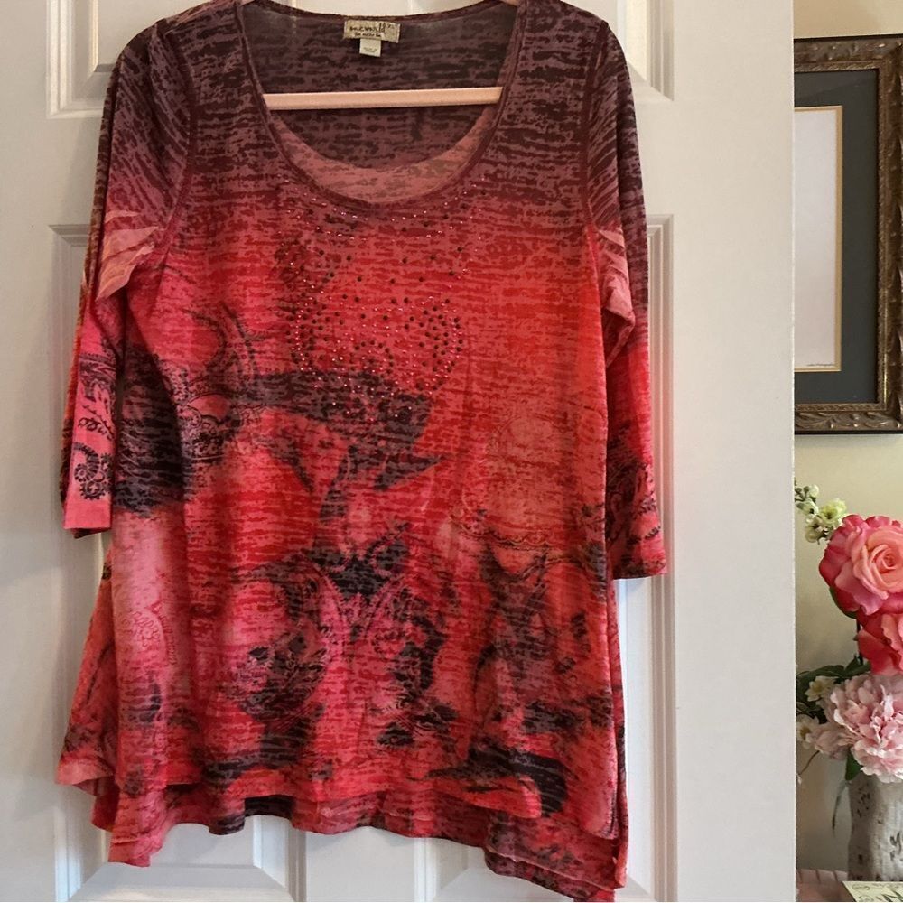 EUC. One World Brand Women's XL  Orange to Red Ombre 3/4 Sleeves Top